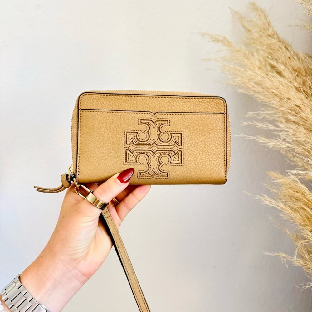 TORY BURCH Harper Beige Cream Tan Zip Leather $258 Wallet Wristlet Card Holder
